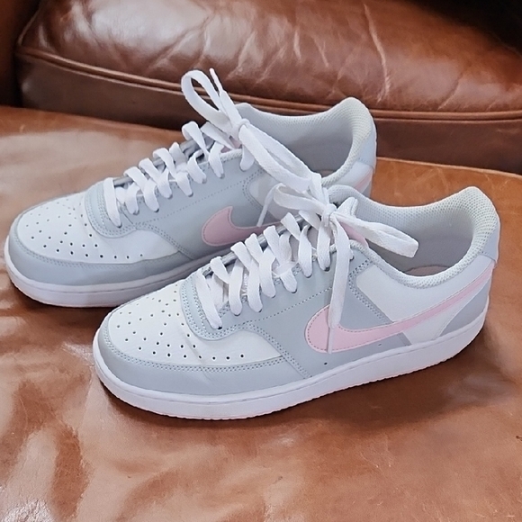 Nike Women's Sneakers in Gray and Pink - Picture 3 of 9